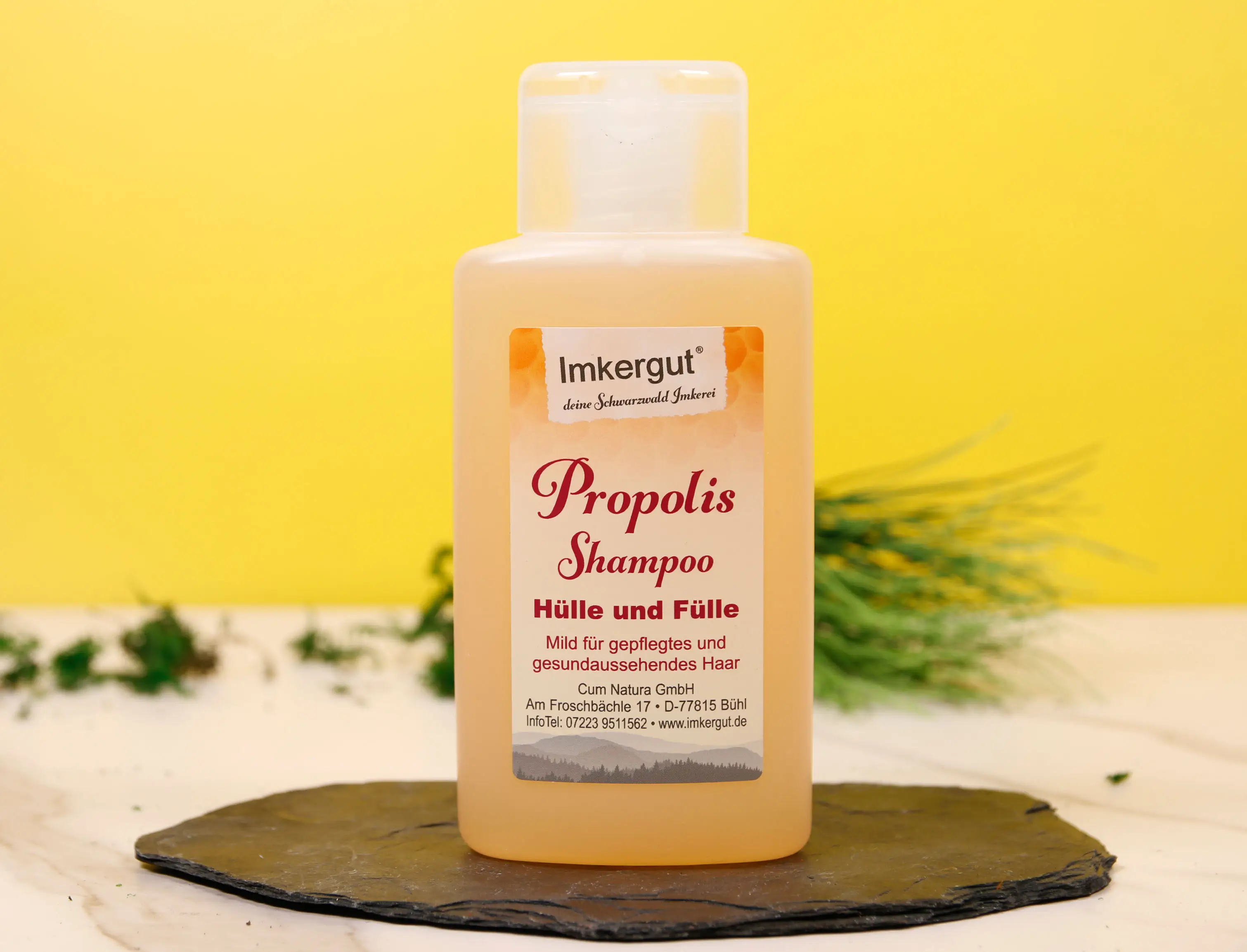 Produktfoto Propolis-Shampoo vor gelbem Hintergrund