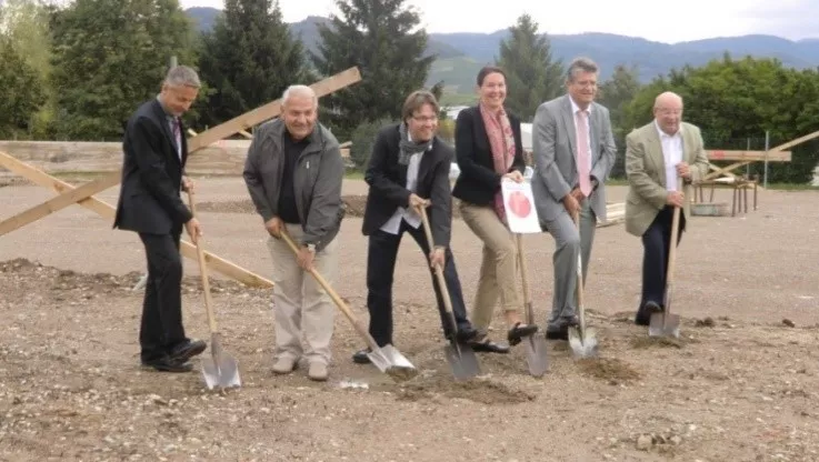 Spatenstich zum Neubau des Firmengebäudes von Cum Natura