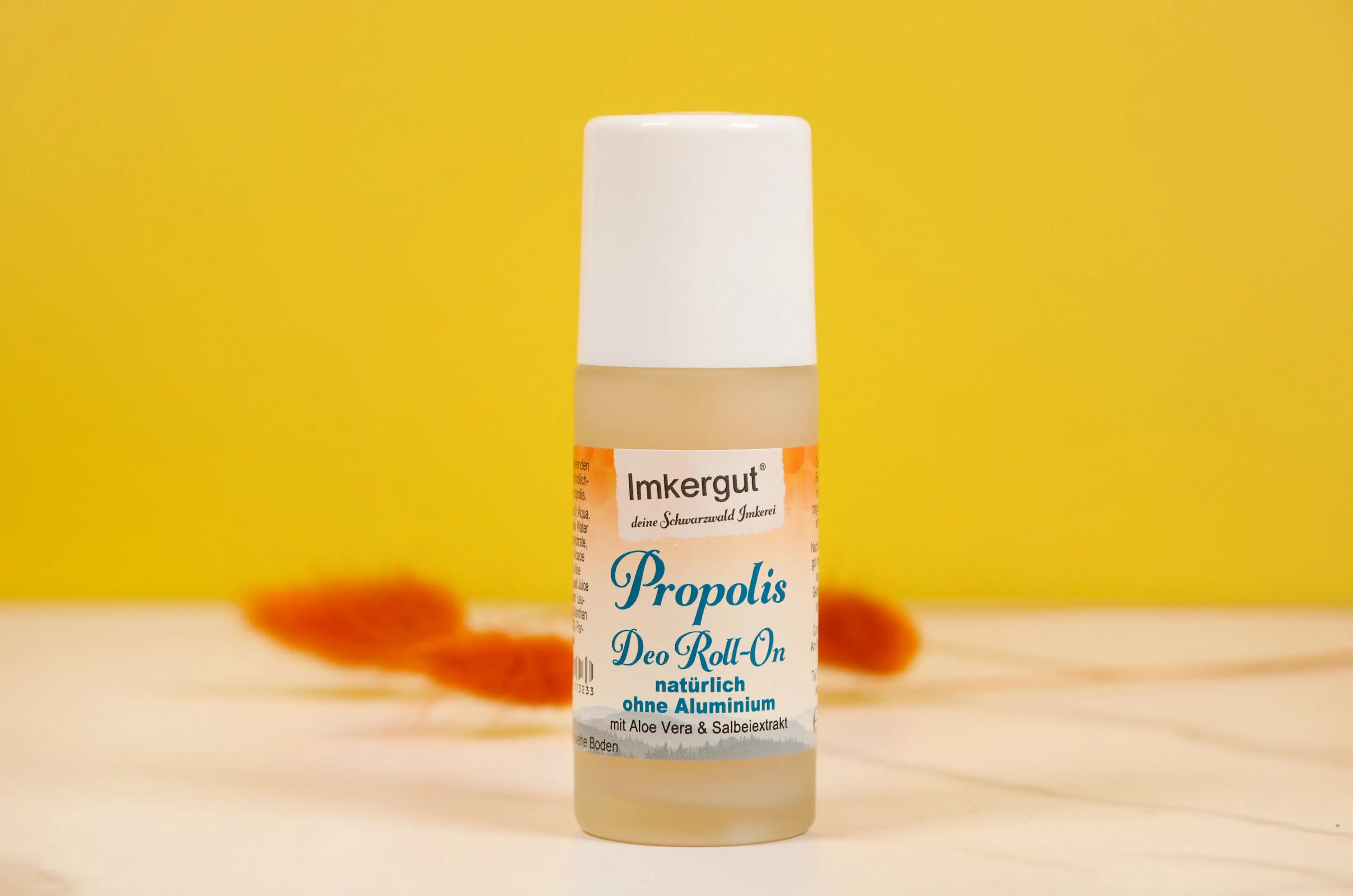 Produktfoto Propolis-Deo vor gelbem Hintergrund