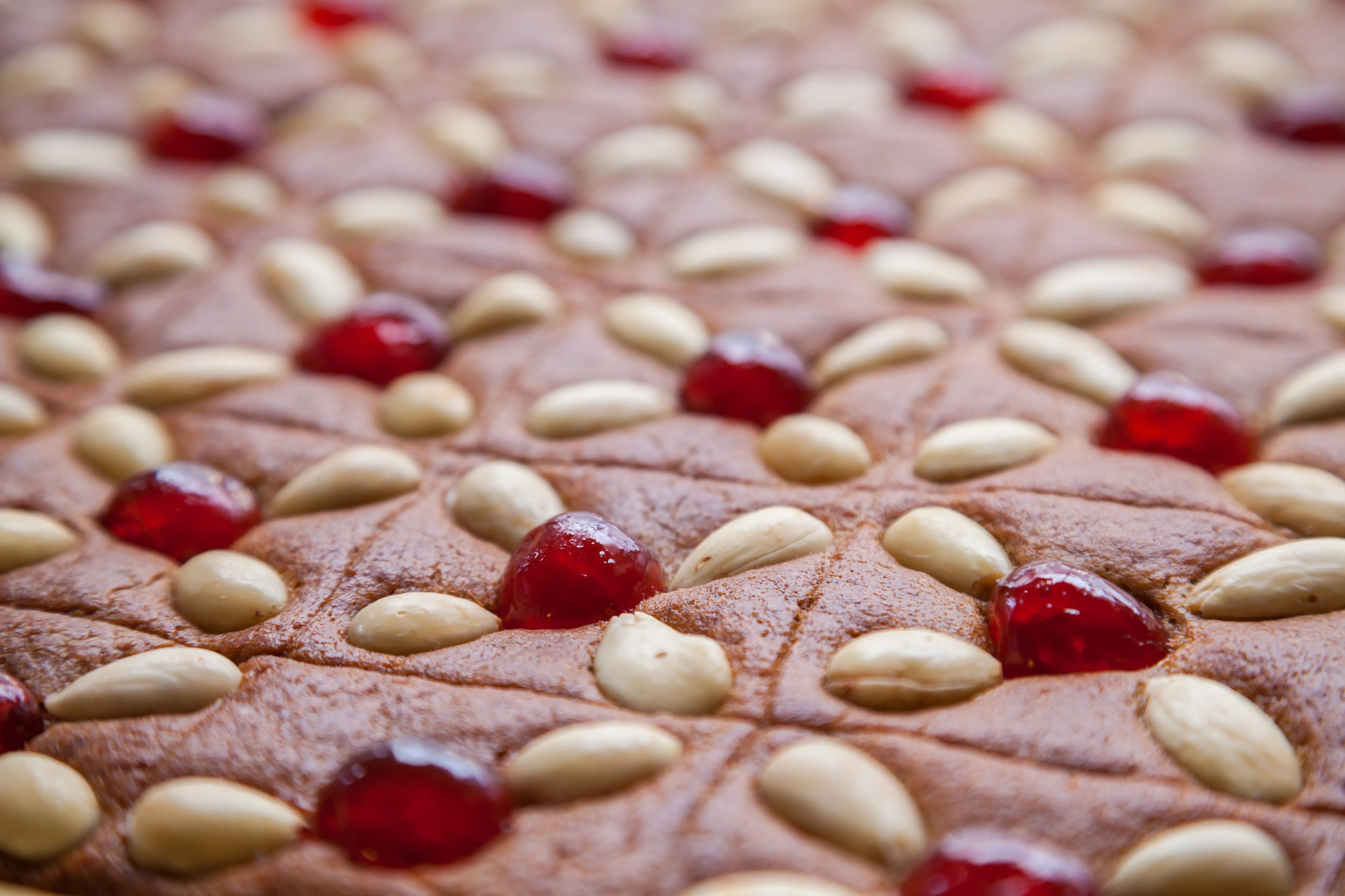 Lebkuchen vom Blech mit Mandeln und Marmelade